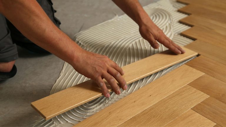 Comment réparer un parquet stratifié qui a pris l&rsquo;eau ?
