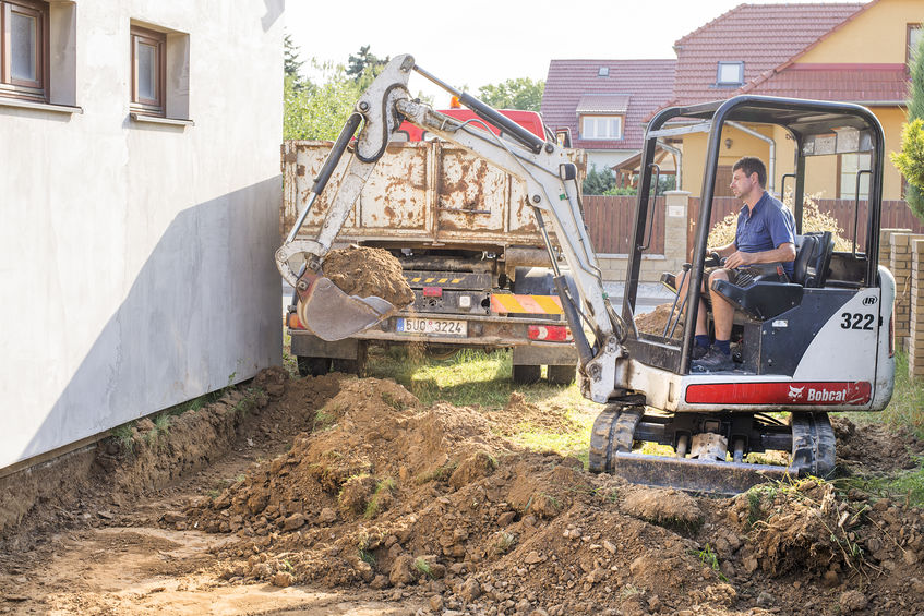 Où puis-je louer une mini chargeuse pour mes travaux de chantier ?